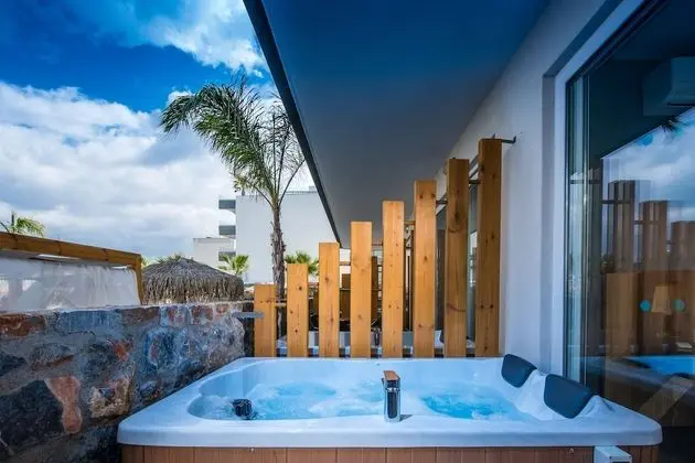 Luxury Stüdyo, Sıcak Su Küveti