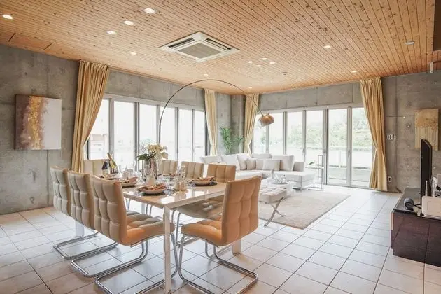 Ev (Resort Chatan)