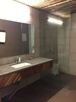 Deluxe Tek Büyük Yataklı Oda, Engellilere Uygun