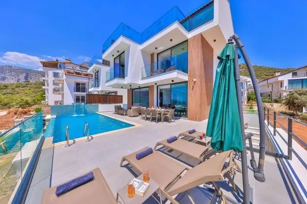 Villa 4+1 Oda-Özel Havuzlu, Deniz Manzaralı, Jakuzili