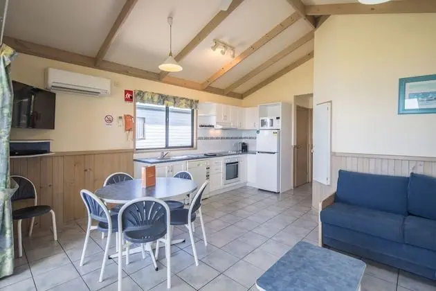Villa (Waterfront Villa 1 night)