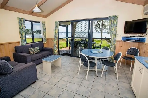 Villa (Waterfront Villa 1 night)
