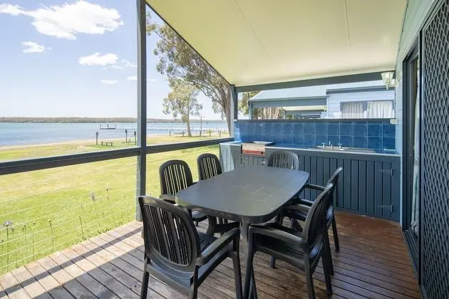 Villa (Waterfront Villa 1 night)