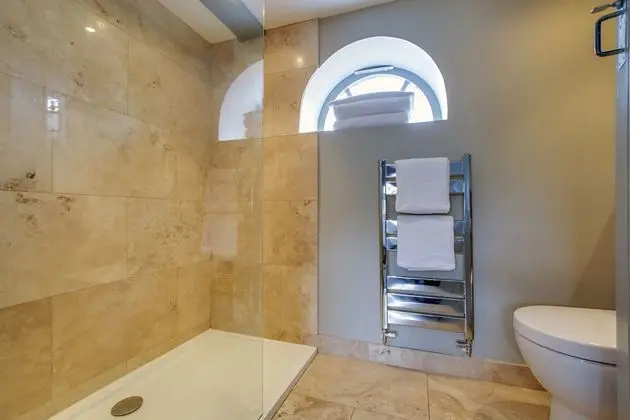 Superior Tek Büyük Yataklı Oda, Banyolu/Duşlu (Superior King Ensuite)