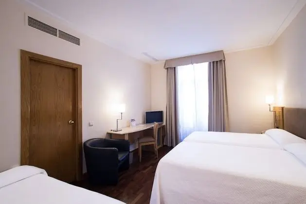 Üç Kişilik Oda