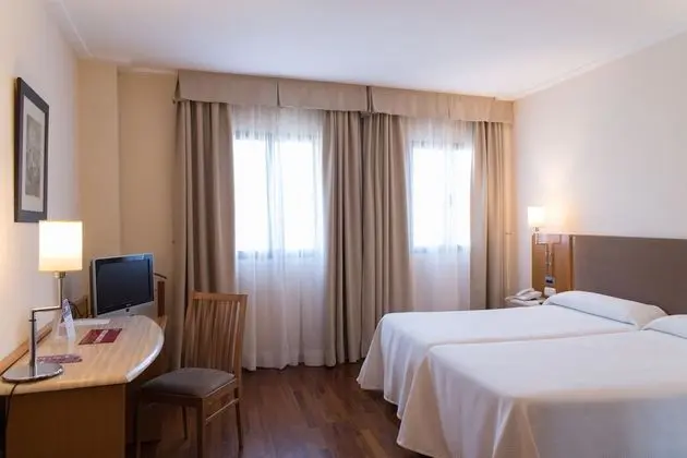 Üç Kişilik Oda