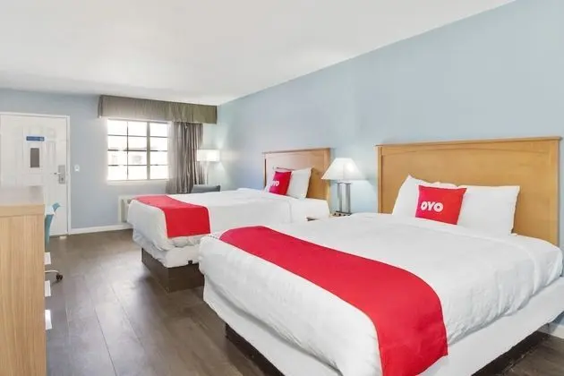 Oda, 2 Büyük (Queen) Boy Yatak
