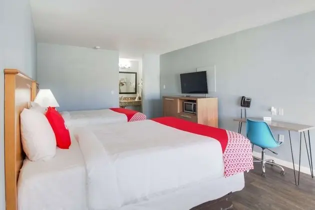 Oda, 2 Büyük (Queen) Boy Yatak