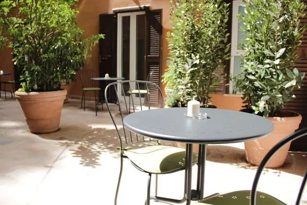 Deluxe Tek Büyük Yataklı Oda, Teras