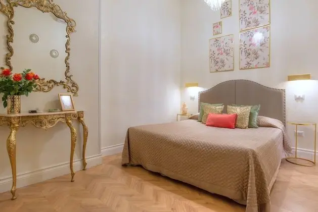 Tek Büyük Yataklı Oda, Sıcak Su Havuzu, Avlu Manzaralı