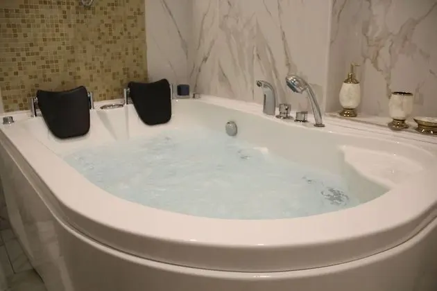 Tek Büyük Yataklı Oda, Sıcak Su Havuzu, Avlu Manzaralı