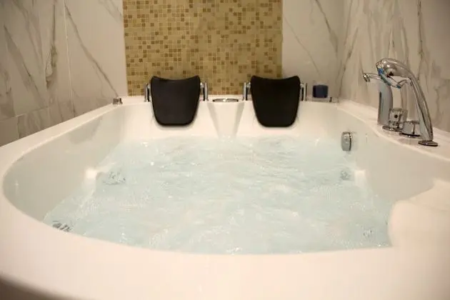 Tek Büyük Yataklı Oda, Sıcak Su Havuzu, Avlu Manzaralı