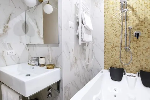 Tek Büyük Yataklı Oda, Sıcak Su Havuzu, Avlu Manzaralı