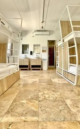 Ortak Ranzalı Oda, Sadece kadınlar için, Ortak Banyo (12 beds)