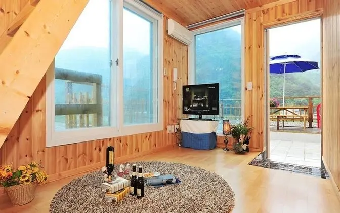 Oda (Sunrising Window (Duplex))