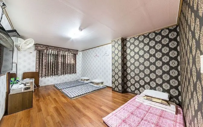 Oda (Korean-style Ondol Room)