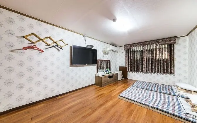 Oda (Korean-style Ondol Room)