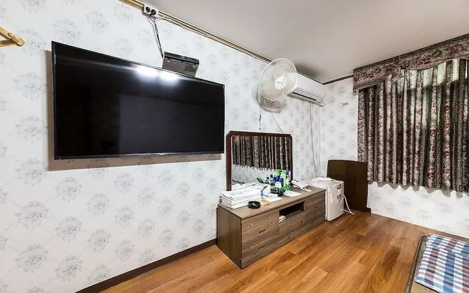 Oda (Korean-style Ondol Room)