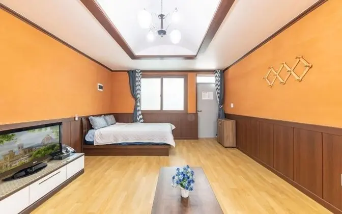 Oda (Blue room (cypress wood room))