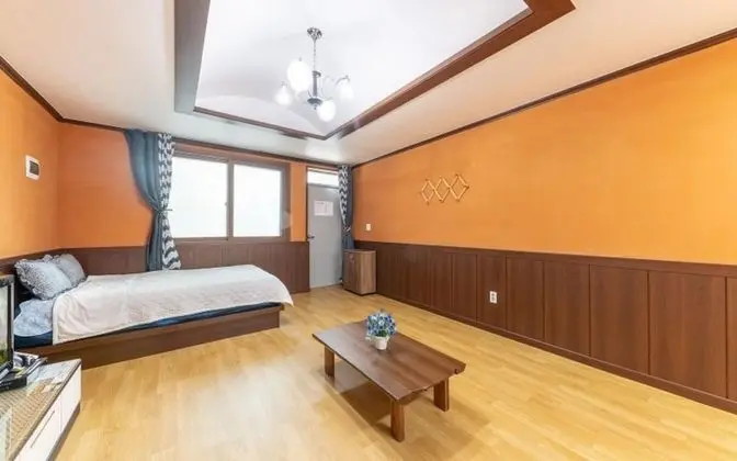 Oda (Blue room (cypress wood room))