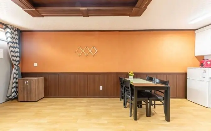 Oda (Yellow Room (Cypress Room))