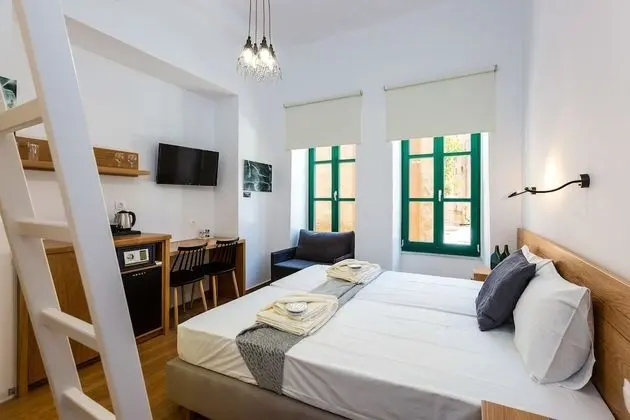 Üç Kişilik Oda