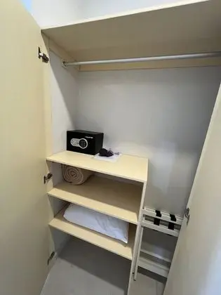 Basic Oda, 1 Büyük (Queen) Boy Yatak, Şehir Manzaralı