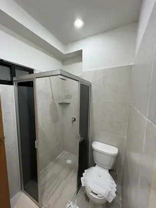 Basic Oda, 1 Büyük (Queen) Boy Yatak, Şehir Manzaralı