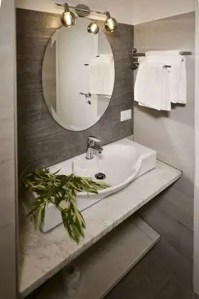 Deluxe Dört Kişilik Oda, Bağlantılı Odalar, Havuz Manzaralı