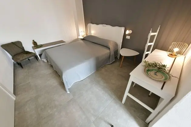 Deluxe Tek Büyük Yataklı Oda, Havuz Manzaralı