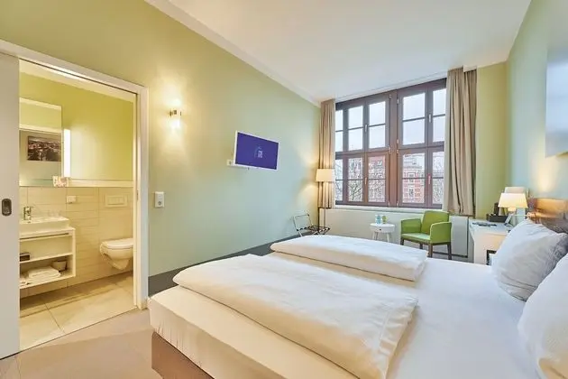 Classic Tek Büyük Yataklı Oda