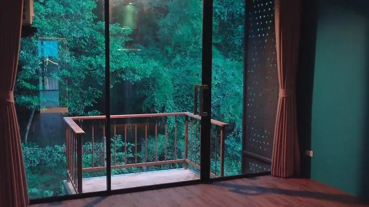 Deluxe Twin Room with Forest View
