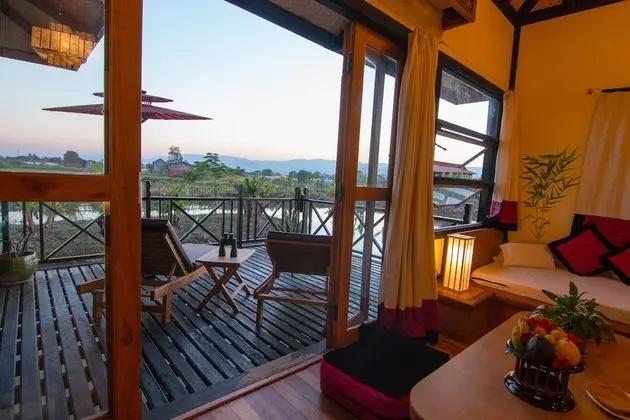 Traditional Villa, Göl Manzaralı