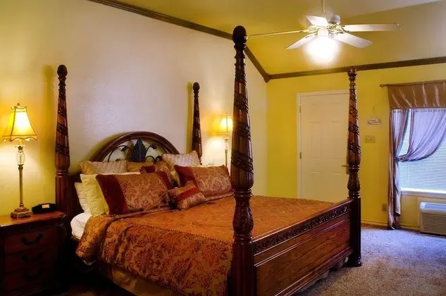 Creekside, 1 King Bed (Adults Only)