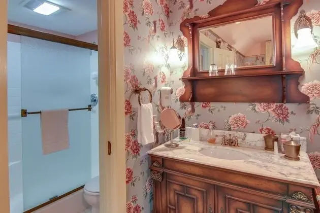 Oda, 1 Büyük (Queen) Boy Yatak, Sigara İçilmez (Eastlake)