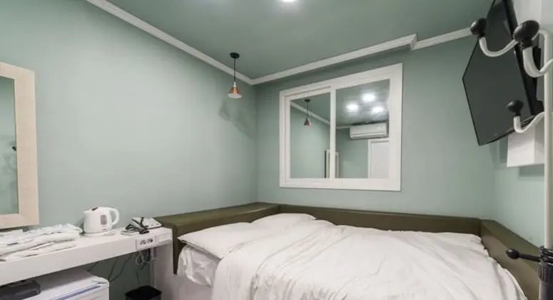 Basic Tek Büyük Yataklı Oda