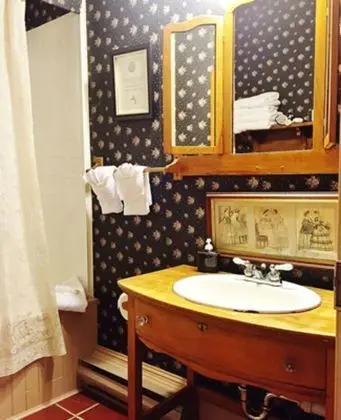 Oda, Özel Banyo (Back Creek)
