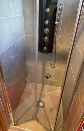 Süit, Engellilere Uygun, Banyolu/Duşlu (Caernarfon Suite)