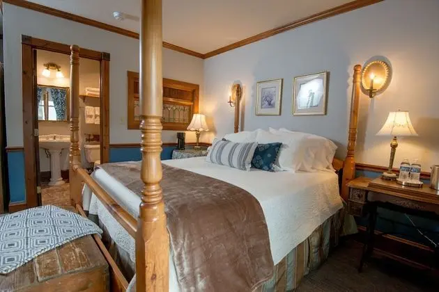 Oda, 1 Büyük (Queen) Boy Yatak, Sigara İçilmez (Room # 1 upstairs)