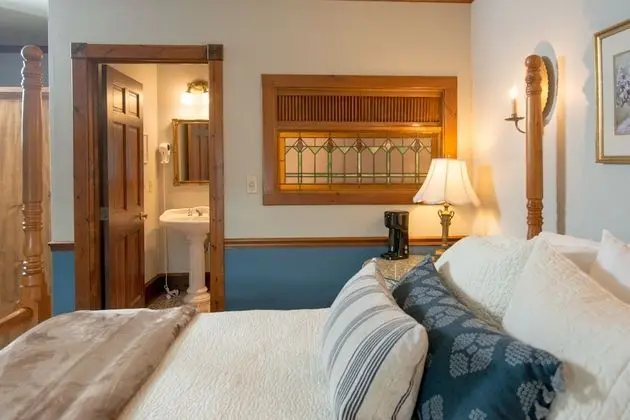 Oda, 1 Büyük (Queen) Boy Yatak, Sigara İçilmez (Room # 1 upstairs)