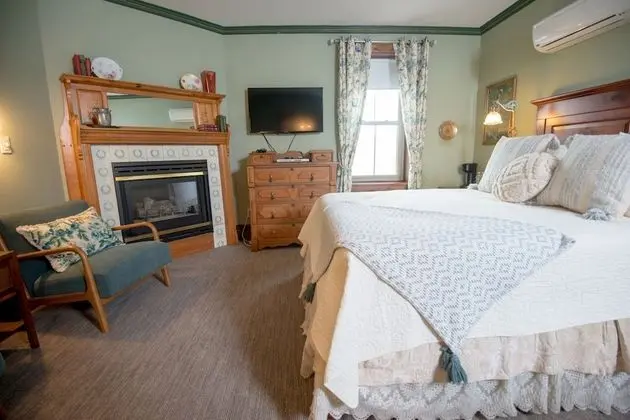 Oda, 1 Büyük (Queen) Boy Yatak, Sigara İçilmez (Room # 3 upstairs)