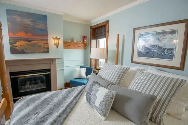 Oda, 1 Büyük (Queen) Boy Yatak, Sigara İçilmez (Room # 5 upstairs)