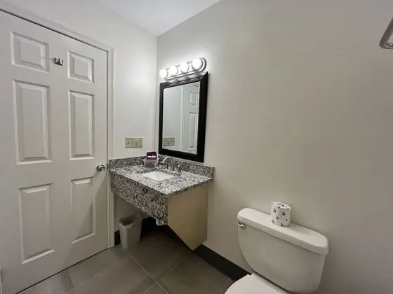 Oda, 1 Büyük (Queen) Boy Yatak ve Çekyat, Sigara İçilmez (Veranda No Pets)