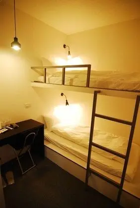 İki Ayrı Yataklı Oda, Ortak Banyo