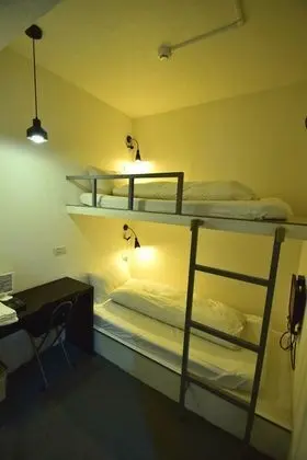 İki Ayrı Yataklı Oda, Ortak Banyo