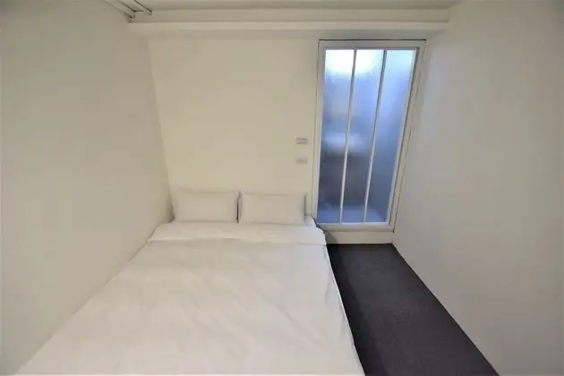 İki Ayrı Yataklı Oda, Ortak Banyo