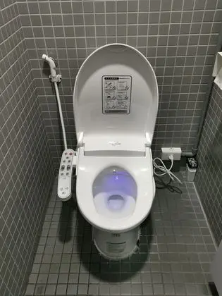Tek Kişilik Oda, Ortak Banyo