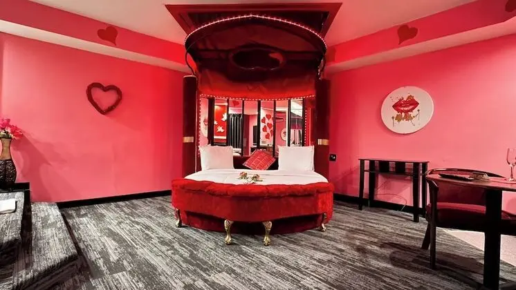 Luxury Oda