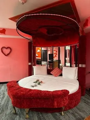 Luxury Oda