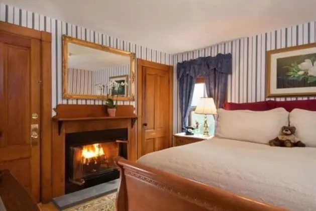 Room, Private Bathroom (Paradise Falls) (Only Kids Ages 12+ and only service animals Allowed)
